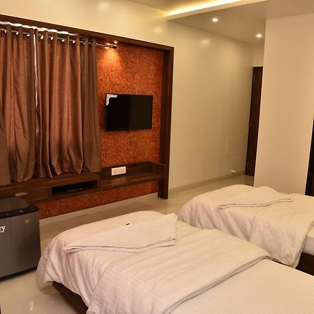 Hotel Comfort Bharuch Exteriör bild