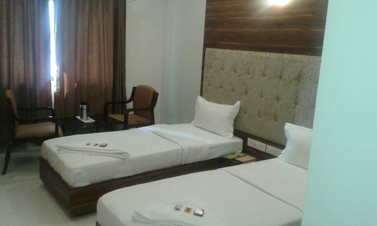 Hotel Comfort Bharuch Exteriör bild