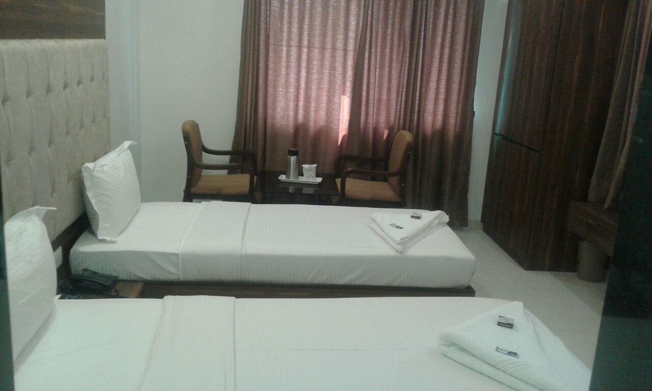 Hotel Comfort Bharuch Exteriör bild