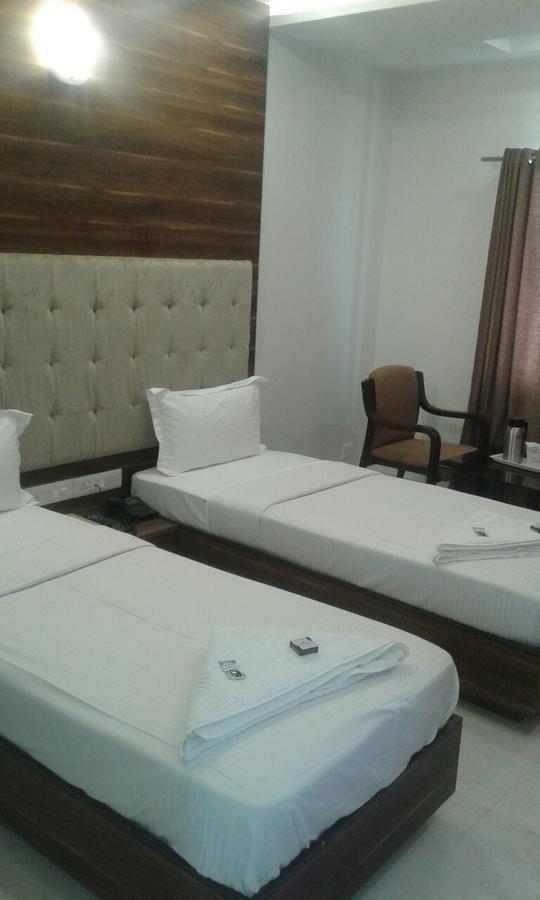 Hotel Comfort Bharuch Exteriör bild