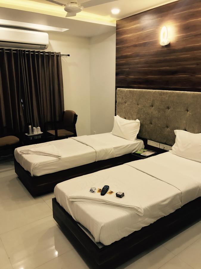 Hotel Comfort Bharuch Exteriör bild