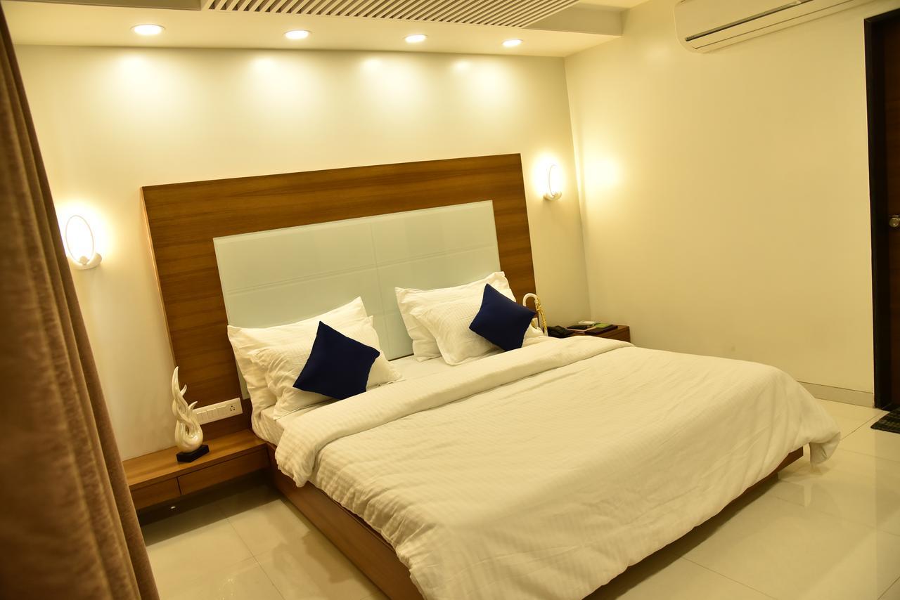 Hotel Comfort Bharuch Exteriör bild